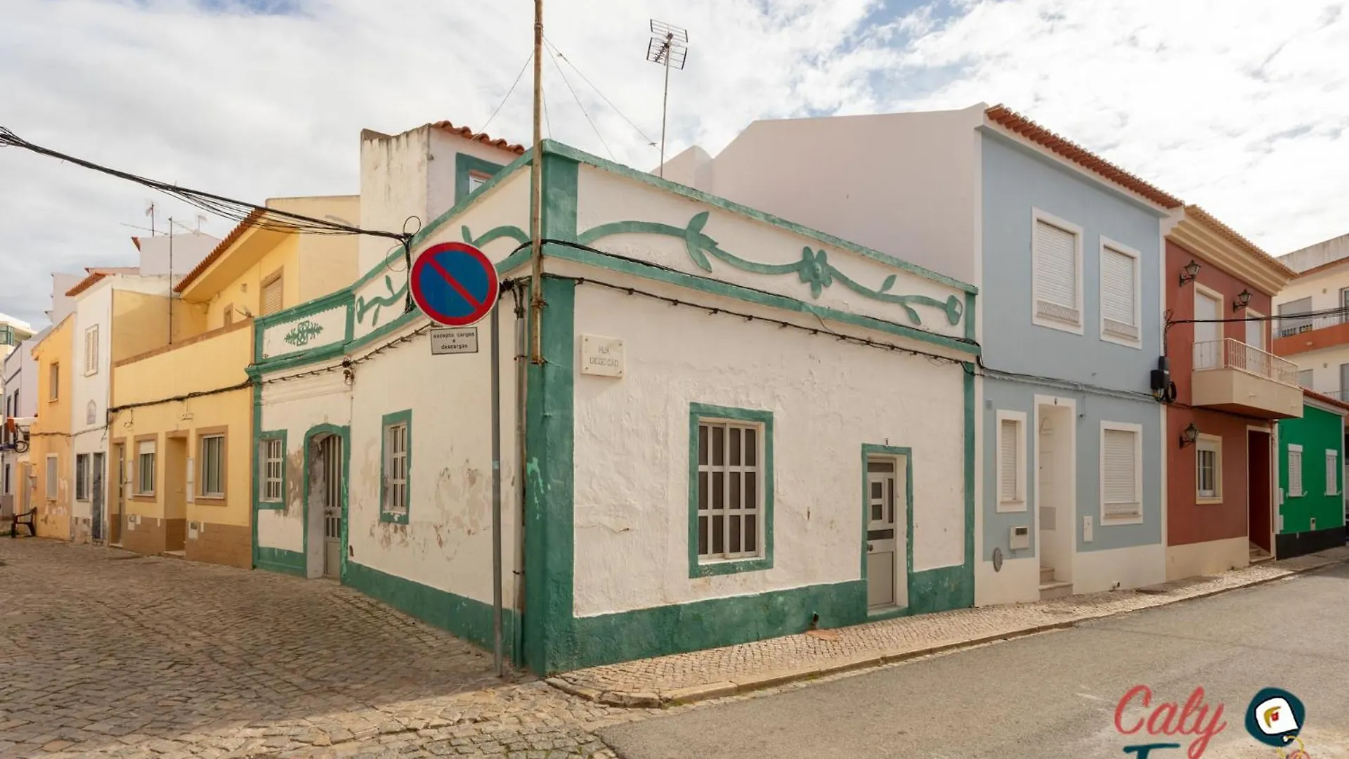Maison De Ville A 300 M De La Plage By Calyferias Armacao de Pera Holiday home